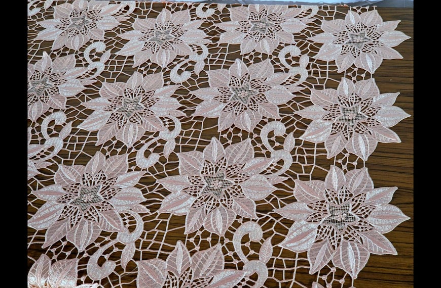 Guipure Lace with Large Flowers Polyester Cotton Single-Colored - 120cm